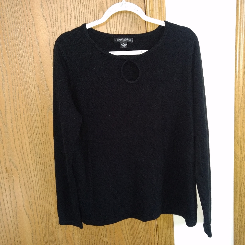 Great shape key hole sweater